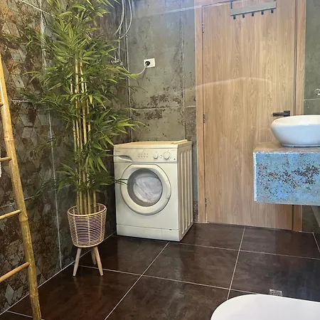 Gjonis House Апартаменты *